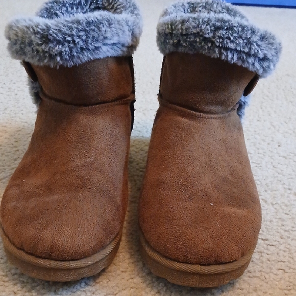 Cozy Brown Boots with Faux Fur Trim - Picture 4 of 7